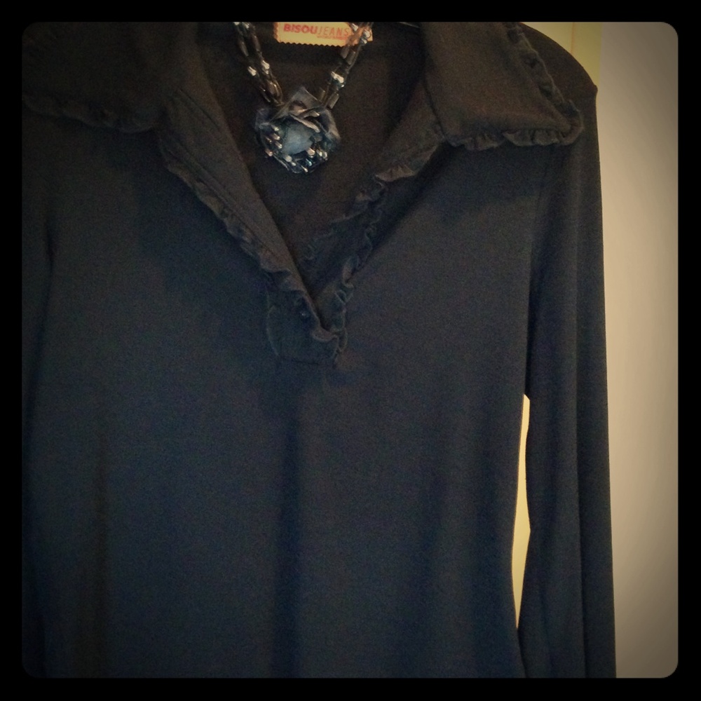 Bisou Jeans black top with scalloped sleeves & collar